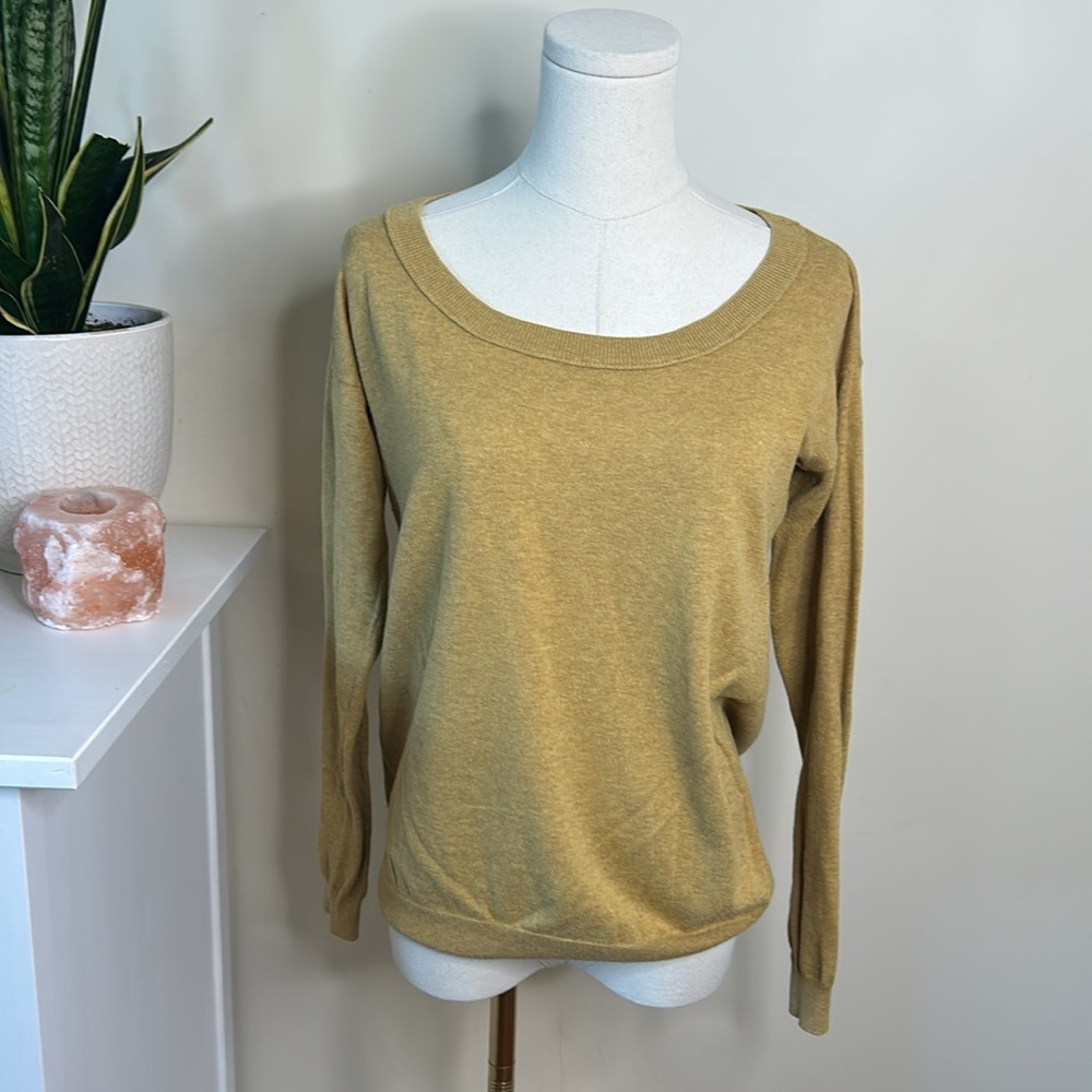 GAP scoop neck light knit sweater long sleeve top x-small mustard yellow loose